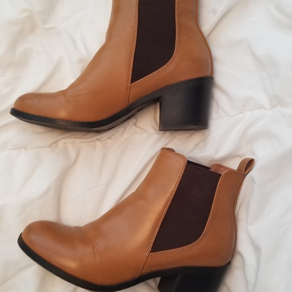 Brown fall boots - Picture 3 of 4